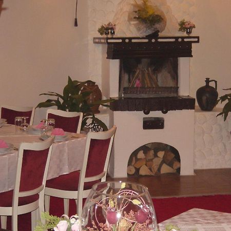 B&B Villa Pipacs Feketić エクステリア 写真