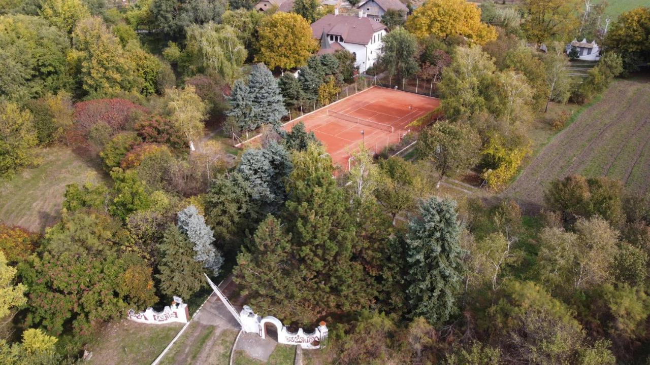 B&B Villa Pipacs Feketić エクステリア 写真