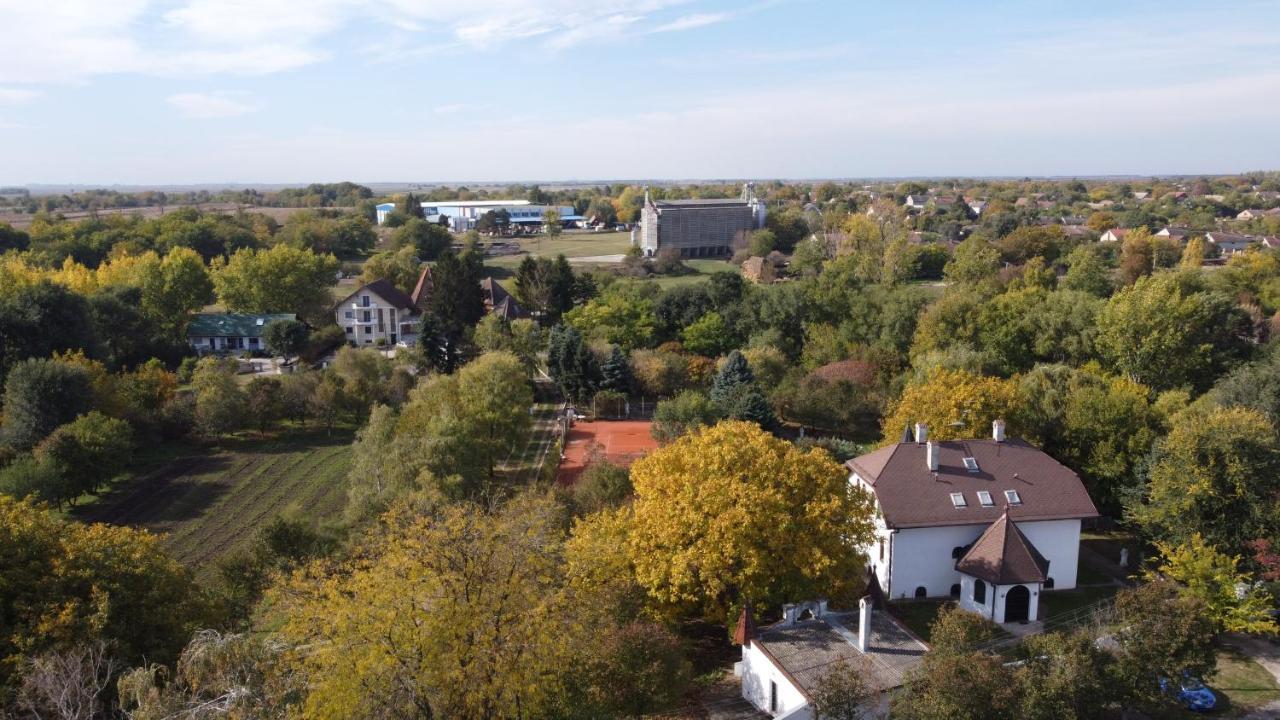 B&B Villa Pipacs Feketić エクステリア 写真
