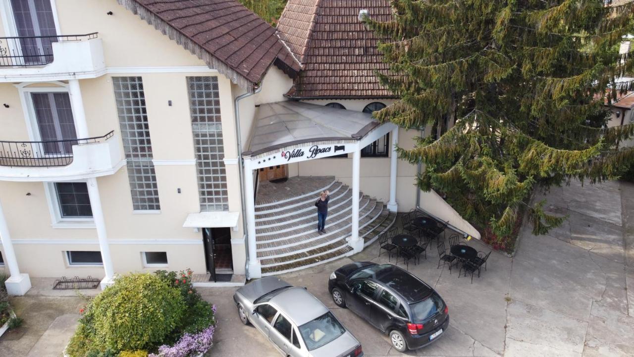 B&B Villa Pipacs Feketić エクステリア 写真