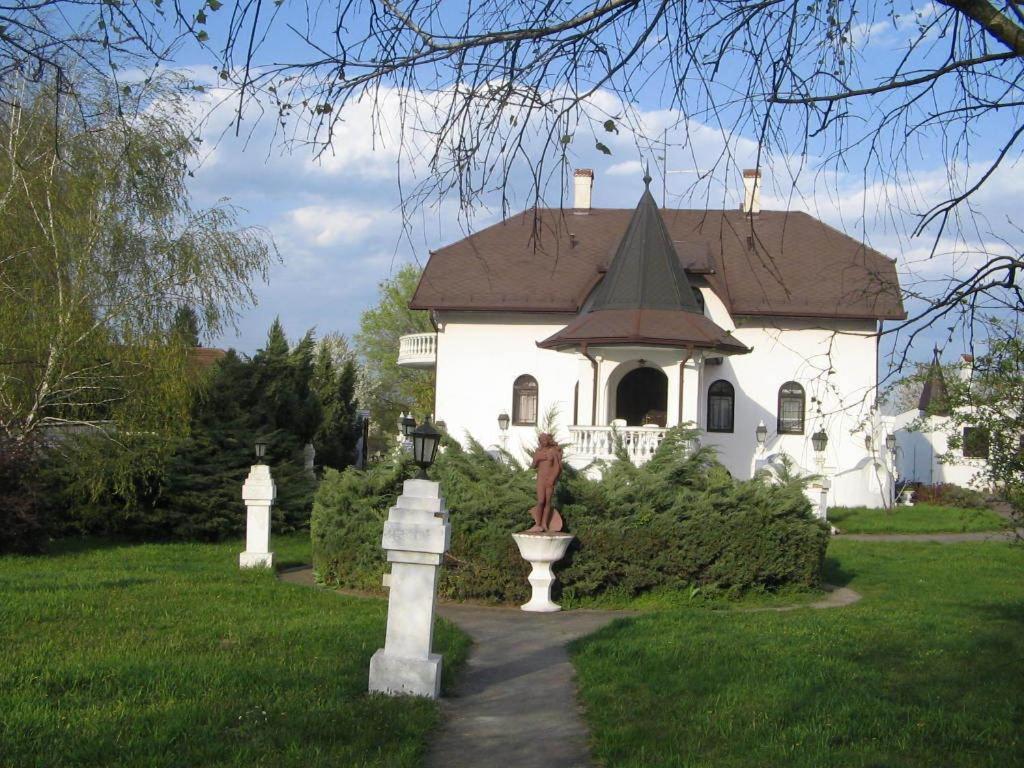 B&B Villa Pipacs Feketić エクステリア 写真