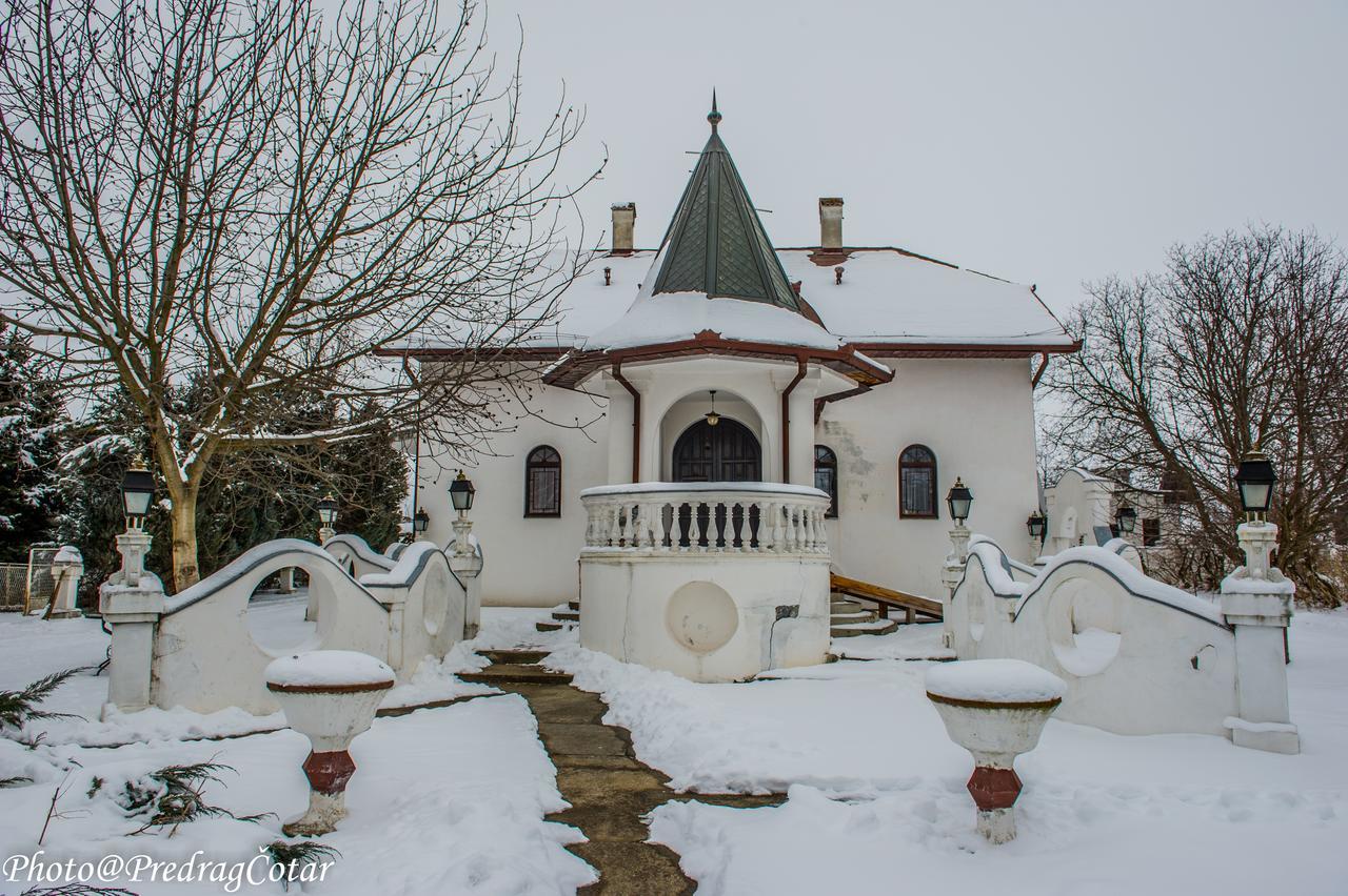 B&B Villa Pipacs Feketić エクステリア 写真