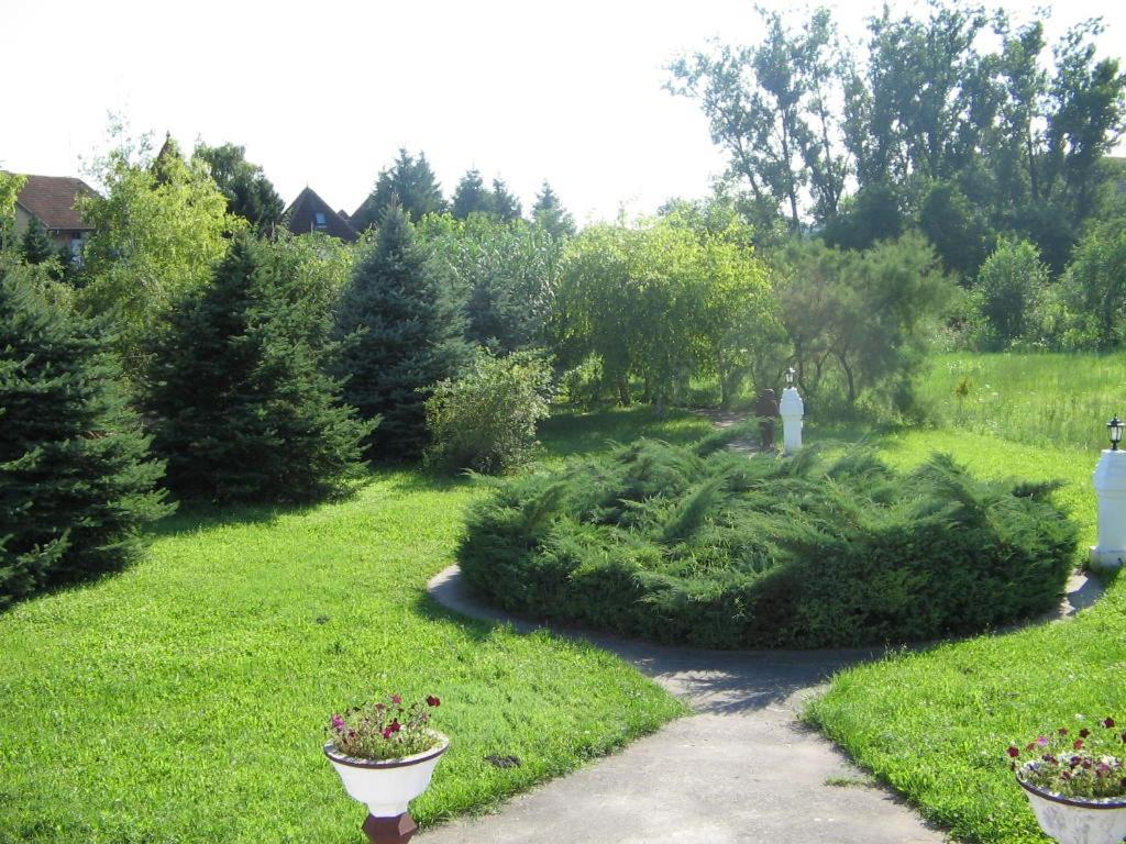 B&B Villa Pipacs Feketić エクステリア 写真